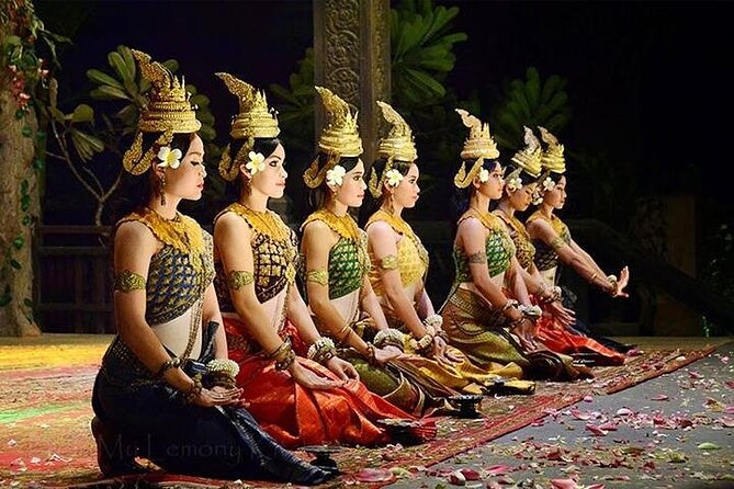 Siem Reap: Apsara Dance Show & Dinner with Tuk-Tuk Transfers - Settling into the dinner-show hall