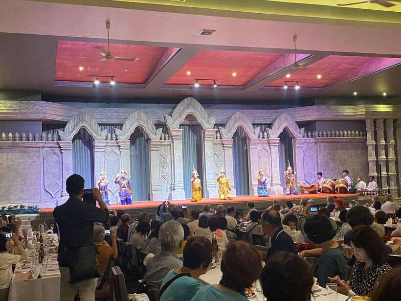 Siem Reap: Apsara Dance Show & Dinner with Tuk-Tuk Transfers - Small details that can improve your evening