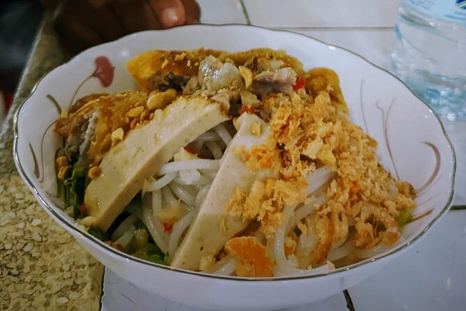 Siem Reap Authentic Breakfast and Market Tour - Stop one at Yey Tep Shrine: noodles, flowers, and fresh herbs