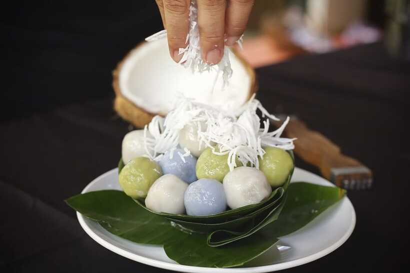Siem Reap: Cambodian Desserts Cooking Lesson with Tastings - Palm sugar bananas and coconut pancakes
