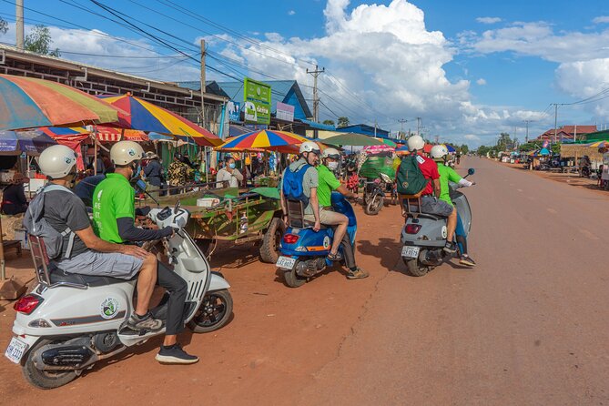 Siem Reap Countryside Sunset Vespa Tour / Tuk Tuk Available - Sunset in the rice fields near Phnom Krom
