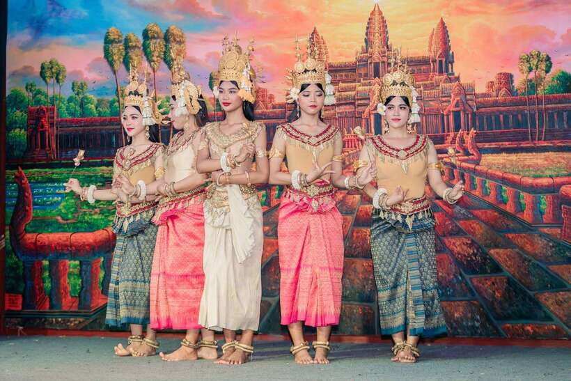 Siem Reap: Dinner and Traditional Show with Hotel Transfer - What the $18 evening really offers
