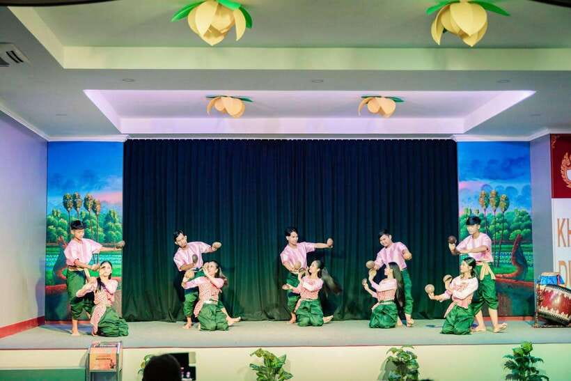 Siem Reap: Dinner and Traditional Show with Hotel Transfer - The tuk-tuk ride from Krong Siem Reap