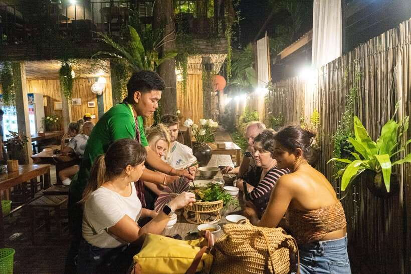 Siem Reap: Evening Food Tour with 10 Local Tastings - Why this food tour works well on your first evening
