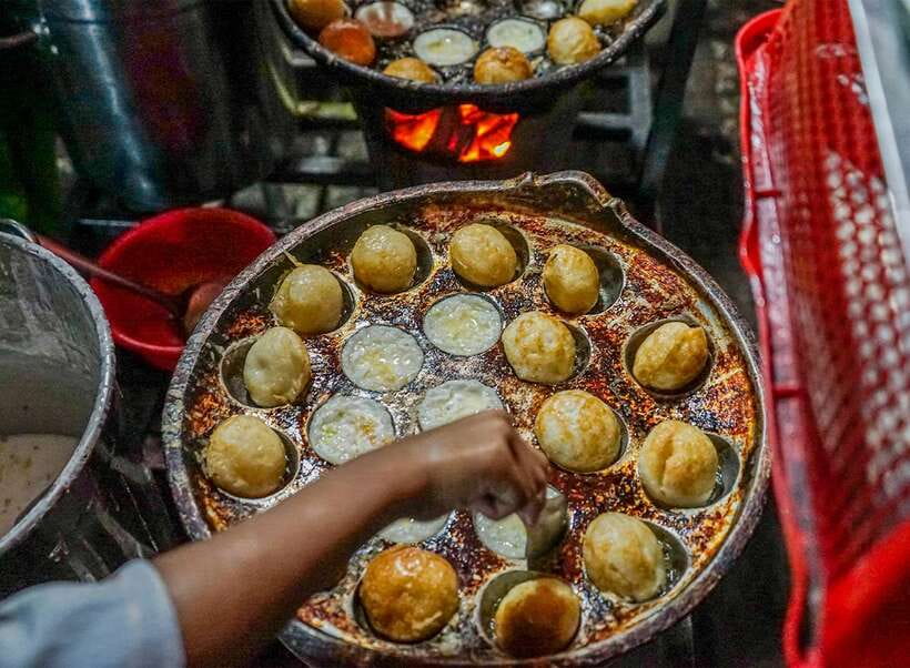 Siem Reap: Evening Food Tour with 10 Local Tastings - Street 60, barbecue, bugs, and a cold drink