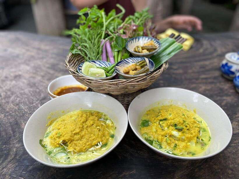 Siem Reap: Evening Food Tour with 10 Local Tastings - 5:00 pm, pickup and the first taste of lort cha