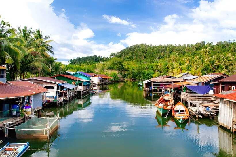 Siem Reap: Floating Village, Kampong Phluk Private Tour - What the private guide adds