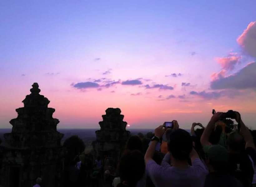 Siem Reap: Full-Day Angkor Wat Guided Tour with Sunset - Shared group or private outing?