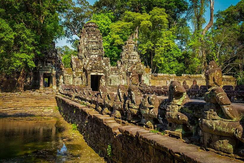 Siem Reap: Grand circle tour Sun set on bakeang hill & Guide - Preah Khan: the largest and most layered stop
