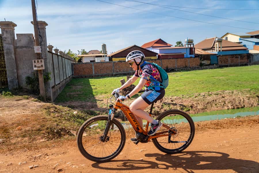 Siem Reap: Guided Countryside Bike Tour - Leaving Siem Reap for the rice fields