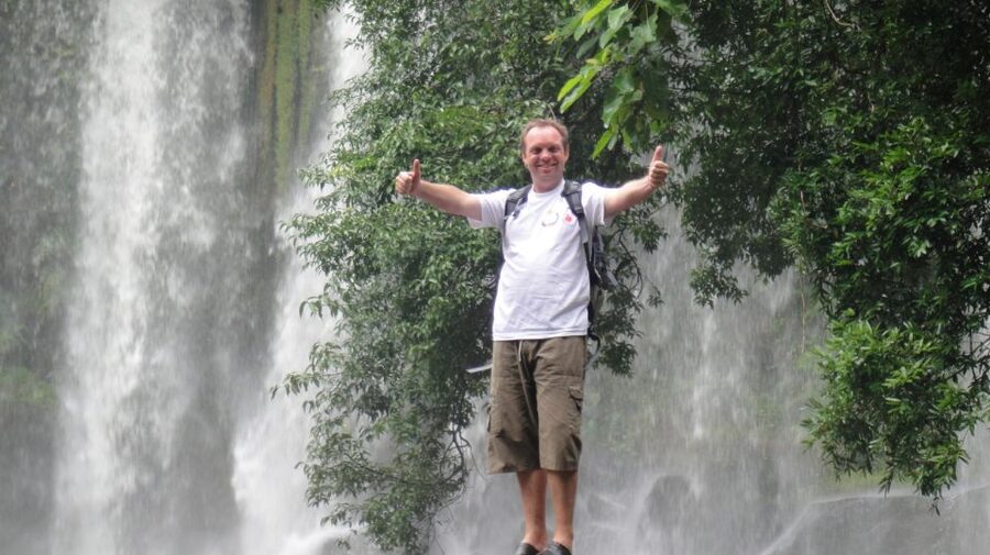 Siem Reap: Magical Kulen Mountain by Cambodiajeep - Reading the riverbed at the 1000 Lingas