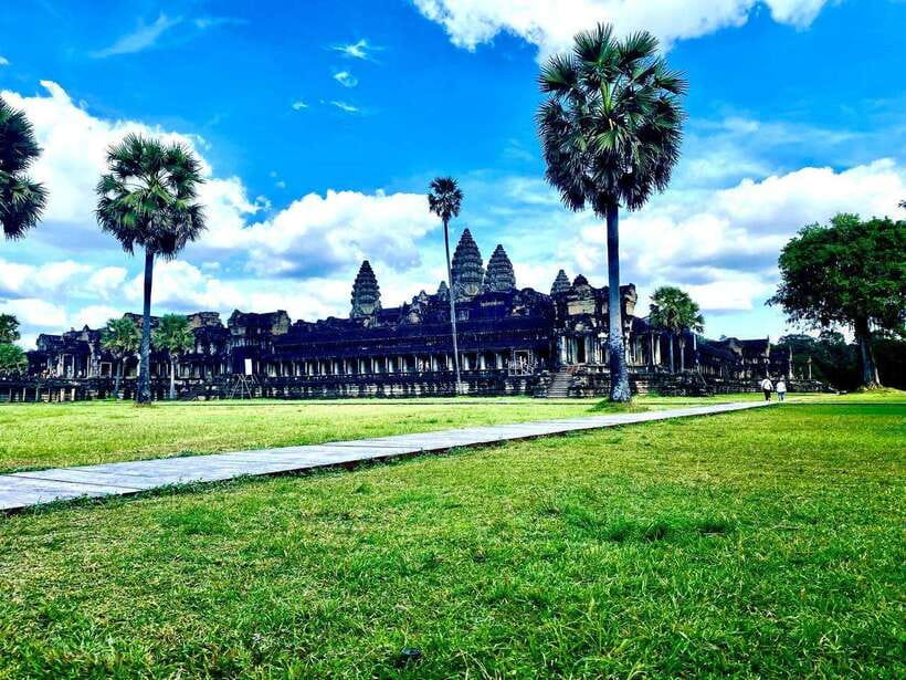 Siem Reap: Private Angkor Wat & Bakheng Mountain Sunset Tour - Why this four-hour temple outing works