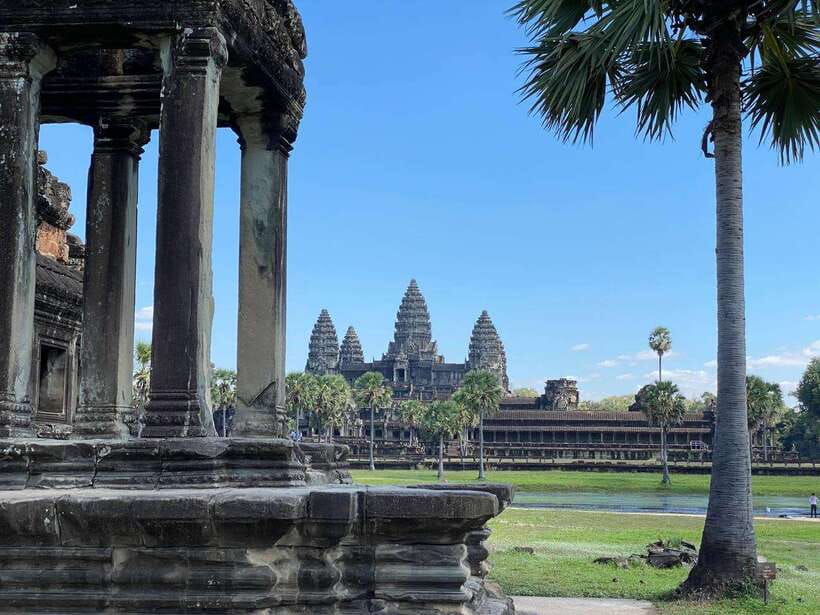 Siem Reap: Private Angkor Wat & Bakheng Mountain Sunset Tour - The sunset problem you should plan around