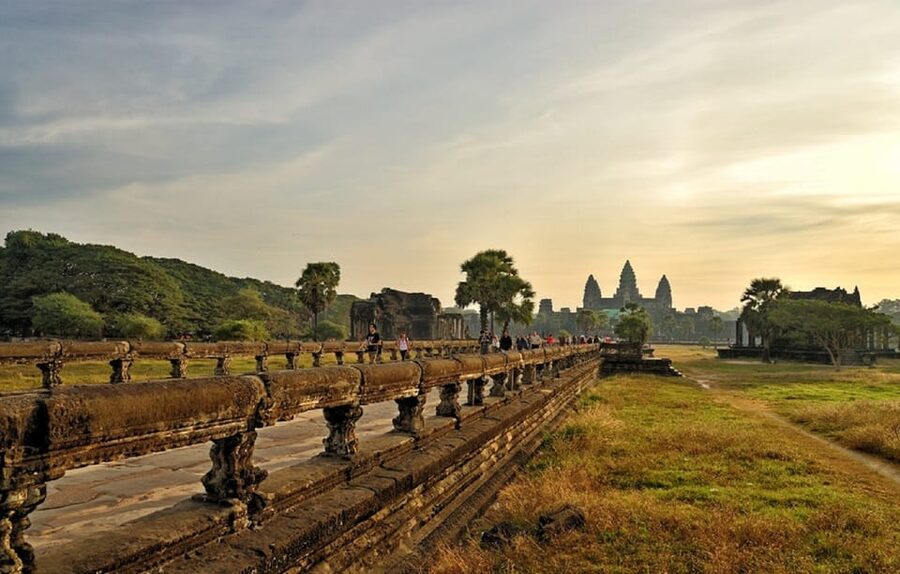Siem Reap: Private Angkor Wat & Bakheng Mountain Sunset Tour - Should you book it?