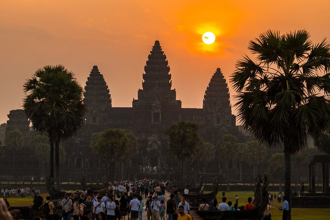 Siem Reap: Private Angkor Wat Sunrise & Tour Around Angkor Park - Breakfast beside Srah Srang