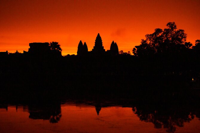 Siem Reap: Private Angkor Wat Sunrise & Tour Around Angkor Park - Bayon and the famous stone faces