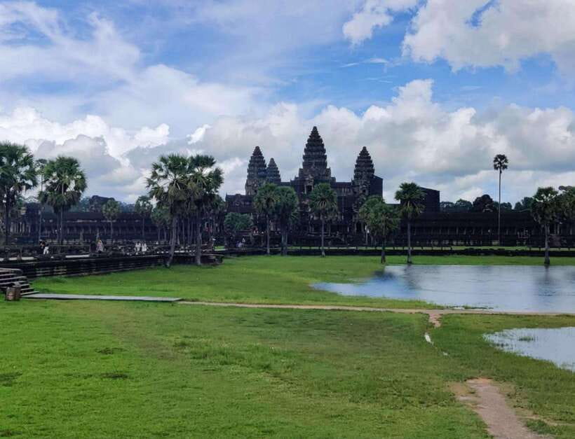 Siem Reap Private Car Charter with English Speaking Driver - Airport pickup is useful, but it is not included