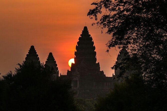 Siem Reap Private Day Tour: Angkor Wat Sunrise, Bayon & Ta Prohm - Bayon’s smiling faces change the mood