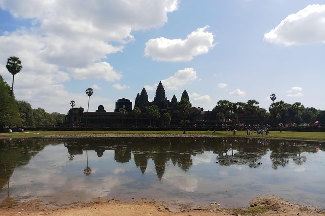 Siem Reap Private One-Way Airport Transfer - The ride into town, with room to relax