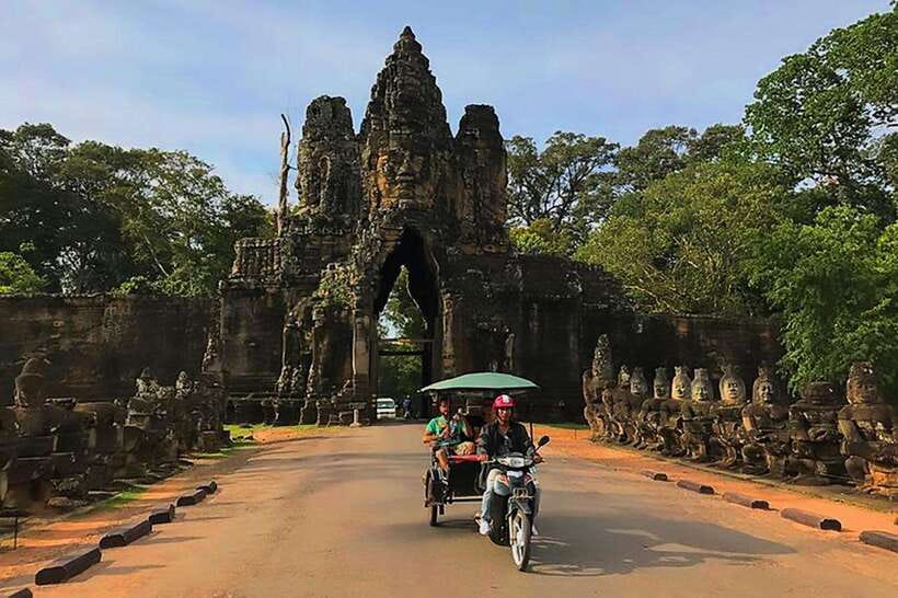 Siem Reap : Private Tuk-Tuk Tour of the Magnificent Temples. - Angkor Wat, the day’s grand opening