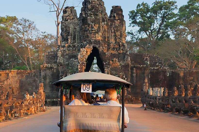 Siem Reap : Private Tuk-Tuk Tour of the Magnificent Temples. - Angkor Thom and Bayon’s stone faces