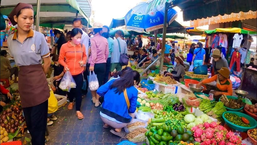 Siem Reap Street Foods Tour by Tuk Tuk with Personal Guide - What the guide adds to the meal