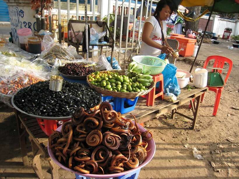 Siem Reap Street Foods Tour by Tuk Tuk with Personal Guide - Targowisko Siem Reap and the unusual choices
