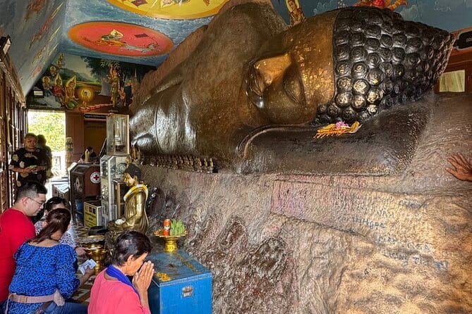 Siem Reap to Phnom Kulen: Waterfalls & 1000 Lingas Tour - What the guide adds to the day