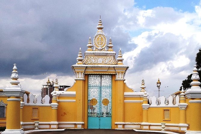 Siem Reap to Phnom Penh by Private Car or Minivan - Drivers, communication, and driving style