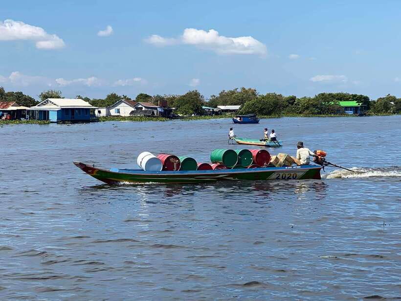 Siem Reap: Tonle Sap, Kampong Phluk & Floating Village Tour - The optional canoe through the flooded forest