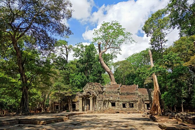 Siem Reap Tour: Angkor Wat Sunrise, Bayon, Ta Prohm, Banteay Srei - Lunch and the afternoon visit to Bayon
