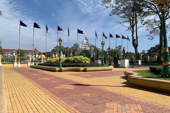 Siem Reap Walking Tour: Landmarks & Hidden Gems - The guide makes the difference