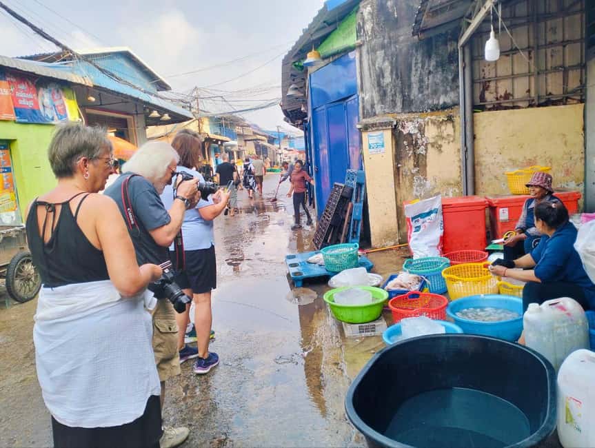 Sihanoukville Full Day City Tour with Transportation & Guide - Independence Monument and the city between stops
