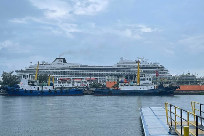 Sihanoukville Shore Excursion for cruise ship - Tomnob Rolork: start with the working waterfront
