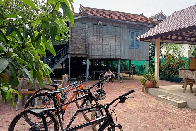 Silk Island at Twilight Cycle Encounter - Visiting the Buddha Temple Before Sunset