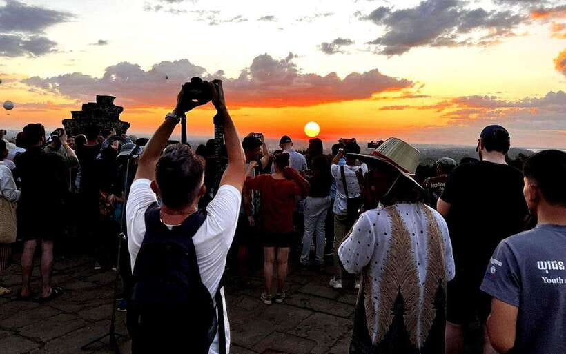 Small-Group Full Day Angkor wat Guide tour with Sun set - Key points at a glance