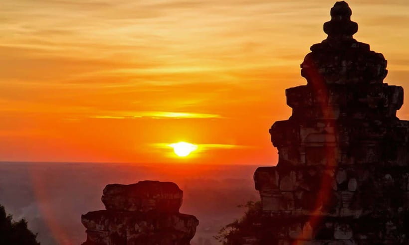 Small-Group Full Day Angkor wat Guide tour with Sun set - Lunch near Banteay Kdei