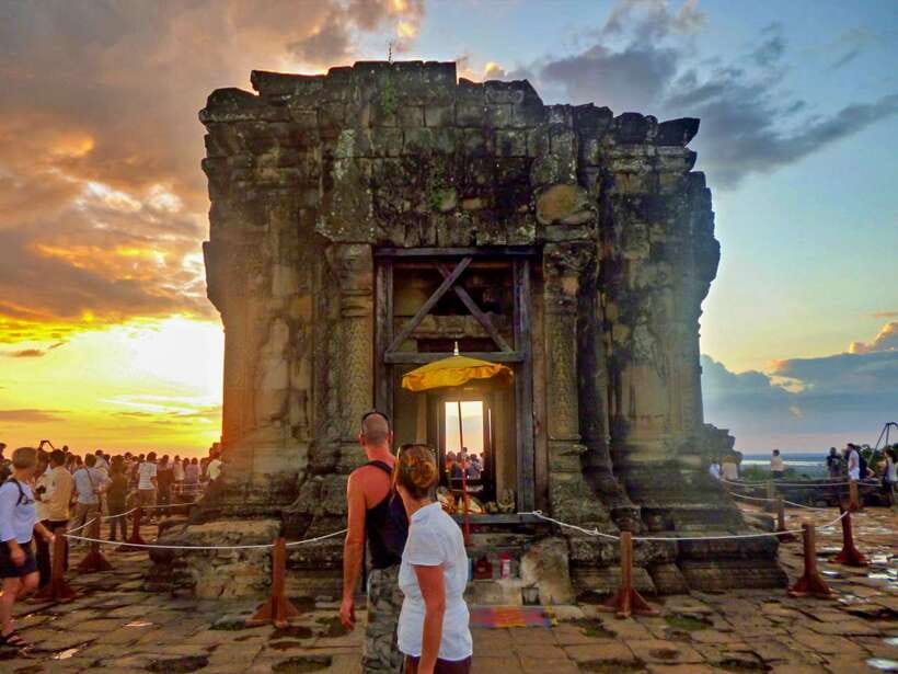 Small-Group Full Day Angkor wat Guide tour with Sun set - Entering Angkor Thom through the stone-lined gate