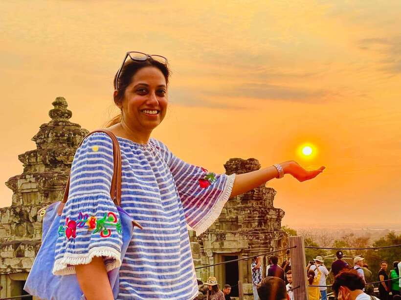 Small-Group Full Day Angkor wat Guide tour with Sun set - Phnom Bakheng and the sunset finish