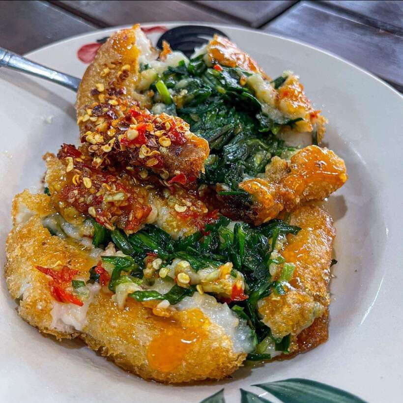 Street Food Tour and Phare Circus with Tuk-Tuk Transfers - A drink at the Old Wooden House