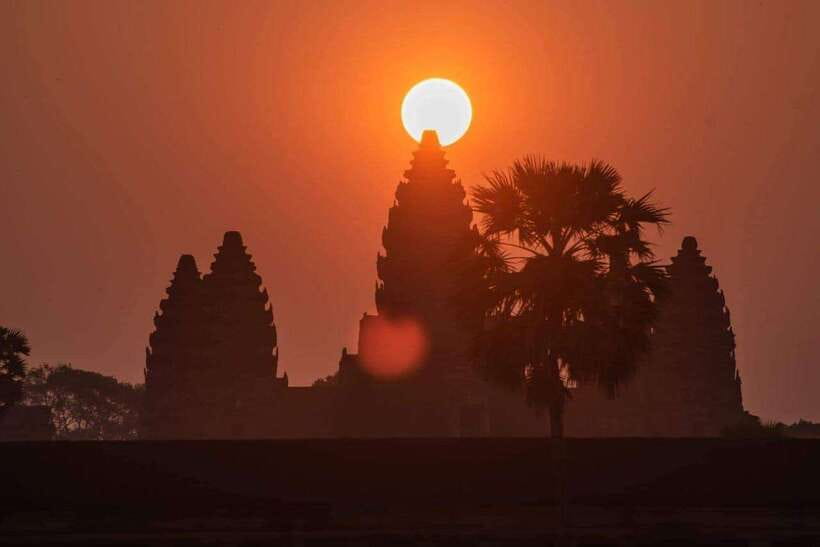 Sunrise at Angkor Wat Temple: 3-Hour Private Tour - Getting into Angkor Wat before the crowds