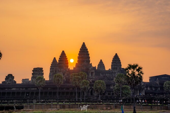 Sunrise Small Group Tour in Siem Reap - Angkor Wat gives you three hours to look beyond the photograph