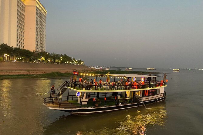 Sunset Cruise-Unlimited Beers-Sodas-BBQ buffet-Fruit platter - Key things to know before you book