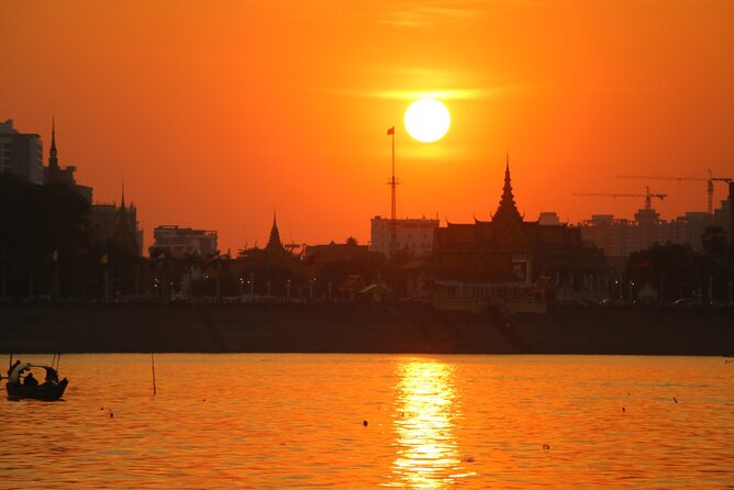 Sunset Cruise with free flow beer, soft drinks & fruit platter - Houseboats, fishermen, and everyday river life