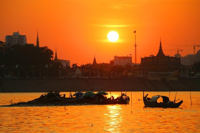 Sunset Cruise with unlimited beer & soft drinks -English speaking guide on board - The guide, commentary, and music
