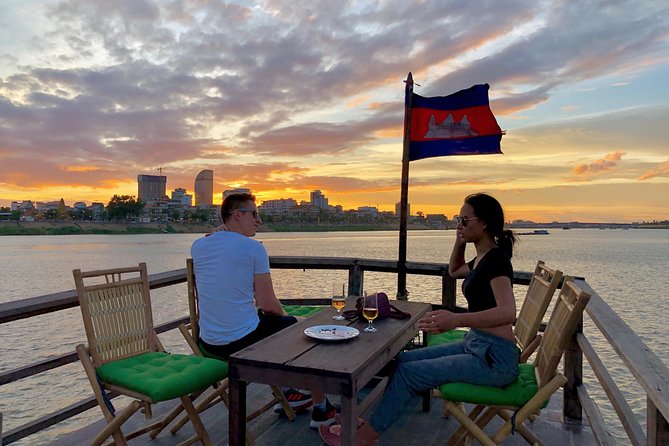 Sunset Cruise with unlimited beer & soft drinks -English speaking guide on board - The first stretch: Phnom Penh from the river