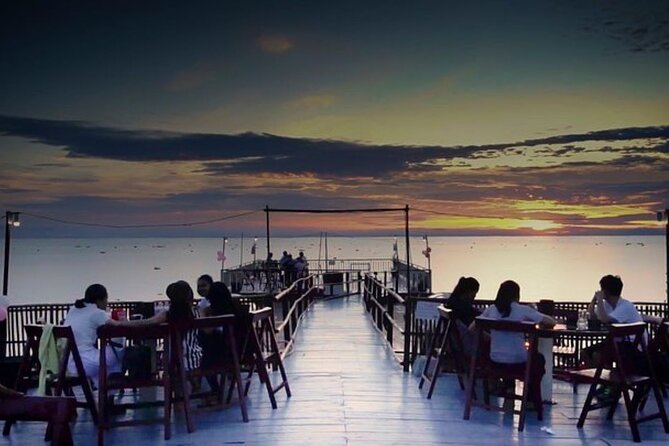 Sunset Dinner and drinks includes a Floating Village cruise tour. - Cruising through Chong Khneas by small boat