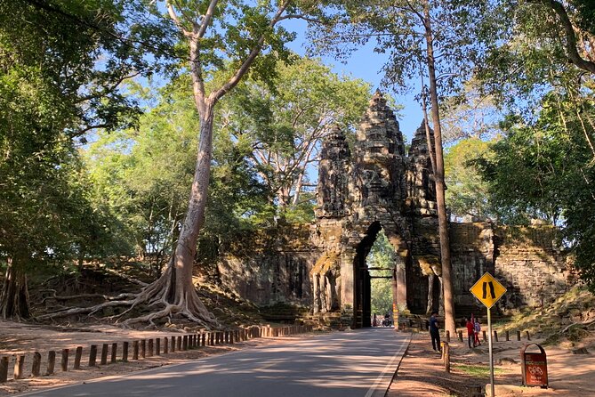 Taxi Siem Reap to Phnom Penh-English Speaking Driver - A practical way to cross Cambodia