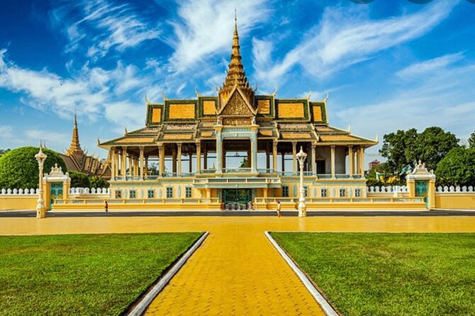 Taxi Siem Reap to Phnom Penh-English Speaking Driver - Local drivers make the ride more personal