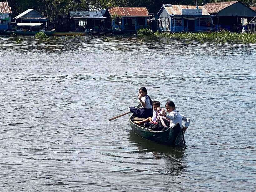 Tonle sap, Kompong Phluk (Floating village) Private Tour - The school and pagoda